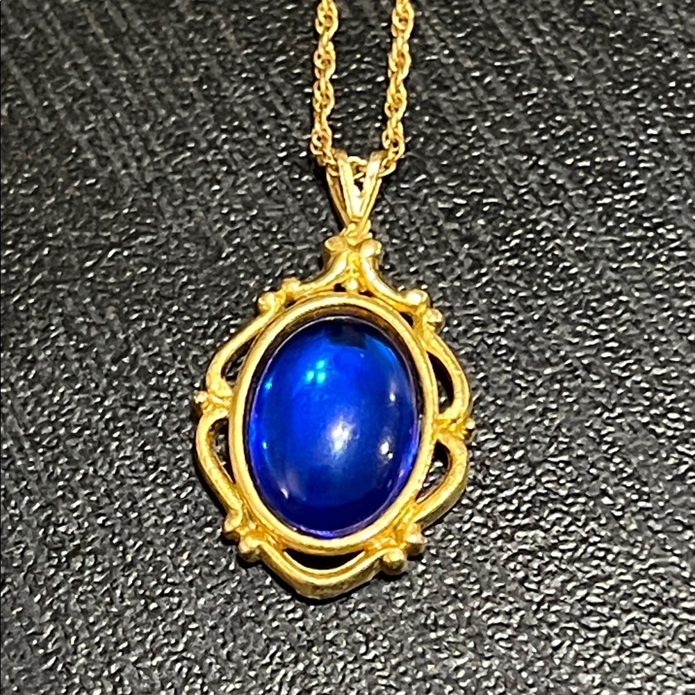 VTG Victorian Style Blue Flashy Cabochon Oval 18k Gold Plated Pendant Necklace